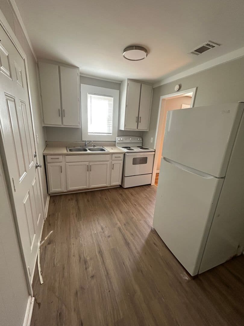 Augusta Apartment: 2547 & 2545 Dover Street