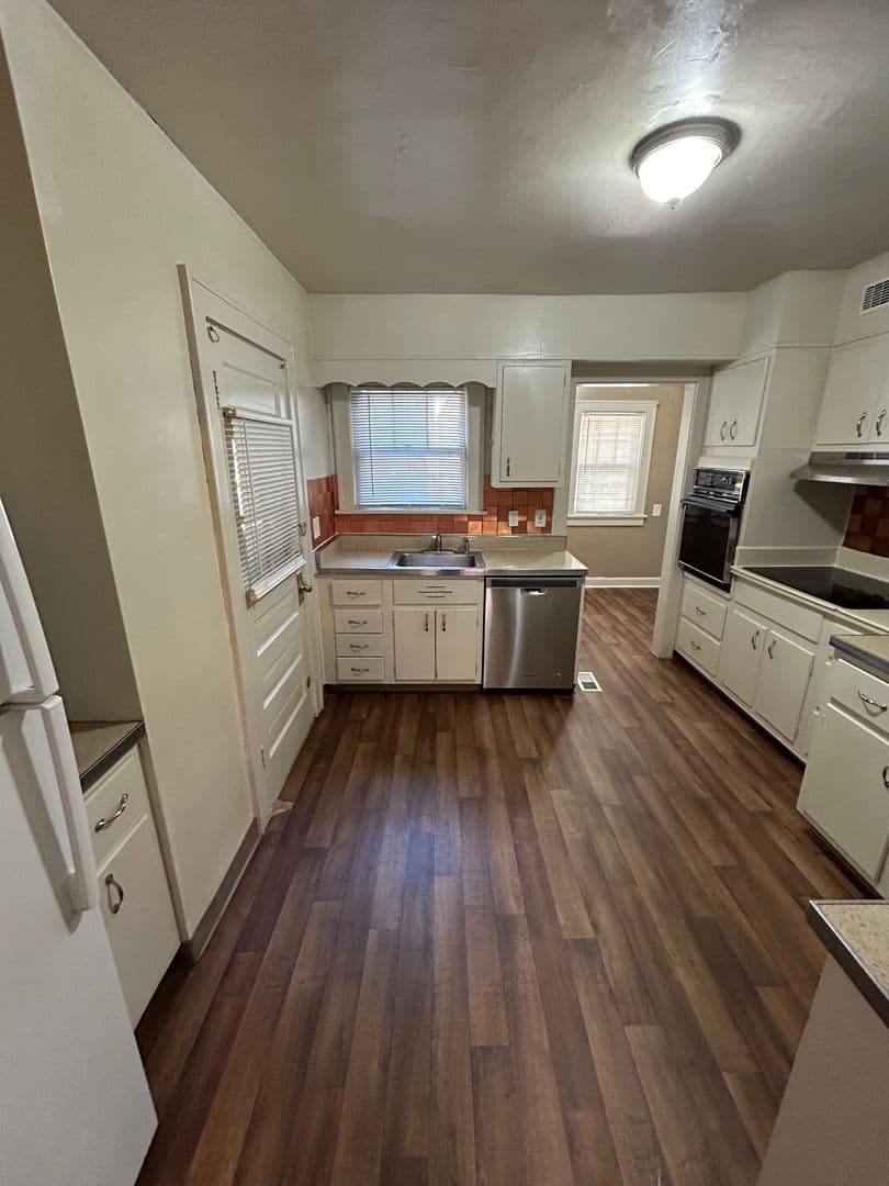 Kansas City Apartment: 5446 Charlotte St.