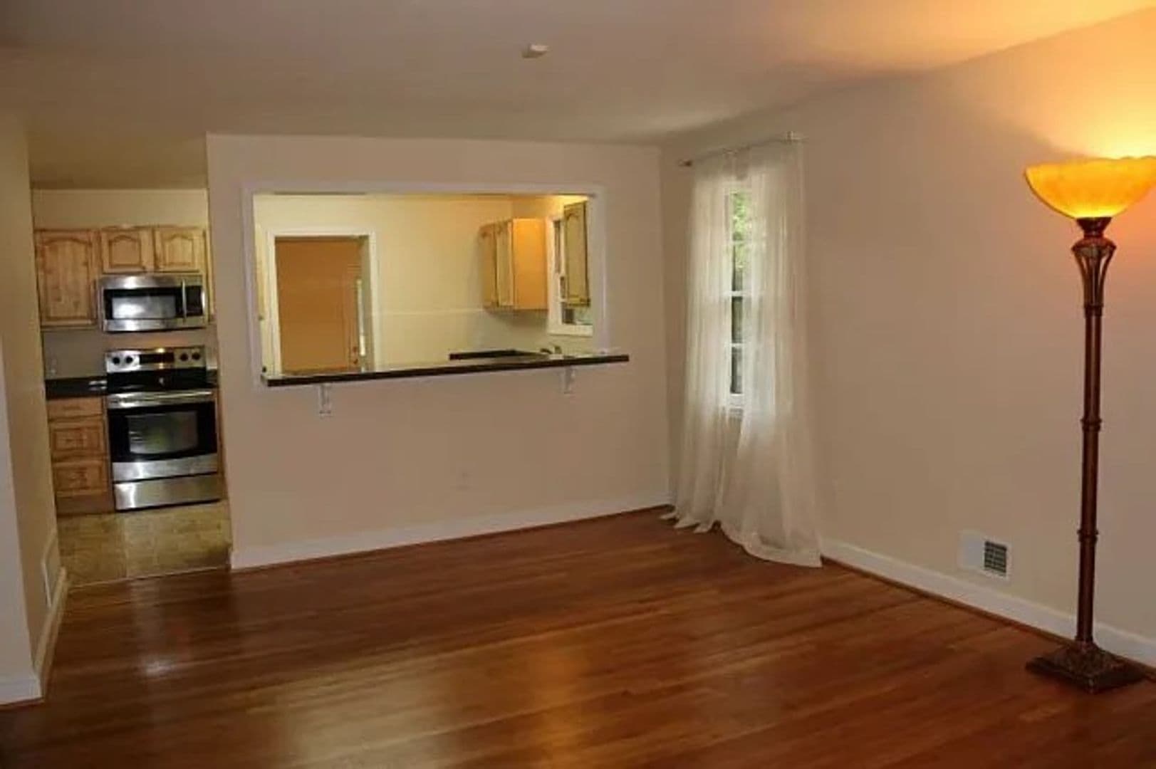 Columbia House: 949 Howard St