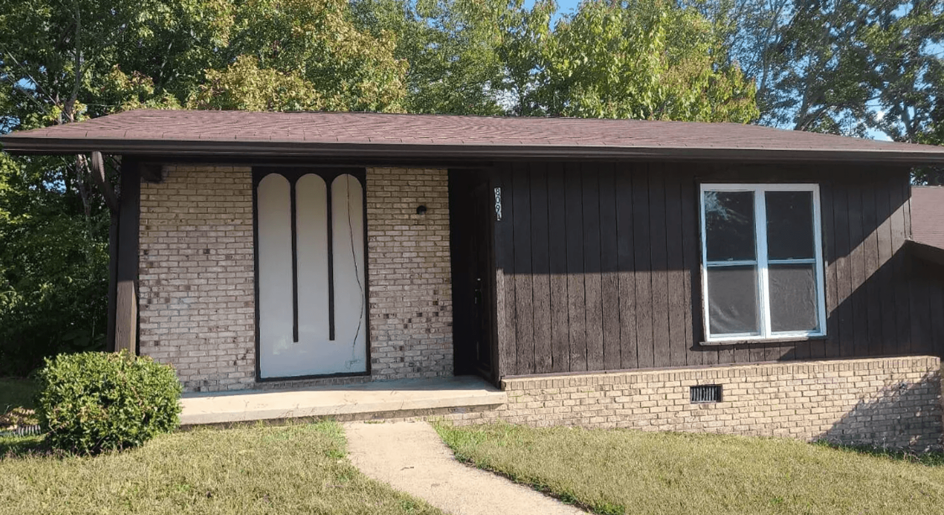 Hisxon House: 809 Forest Dale Lane