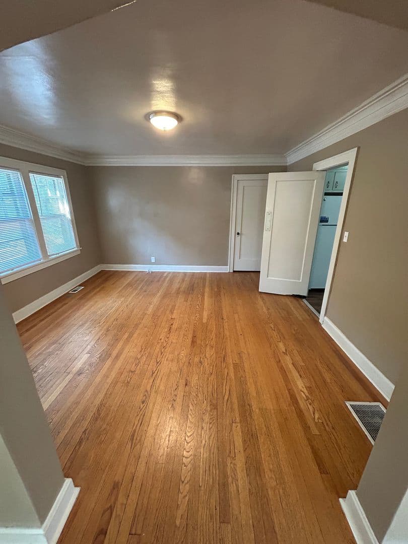 Kansas City Apartment: 5446 Charlotte St.