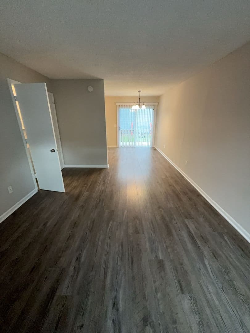 Cayce Townhome: Londonderry Sq
