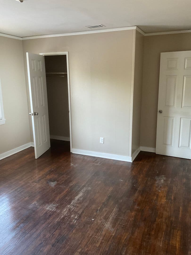 Augusta House: 2547 Miles St