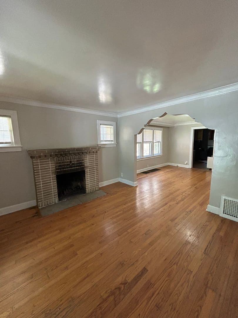 Kansas City House: 5345 Charlotte St.