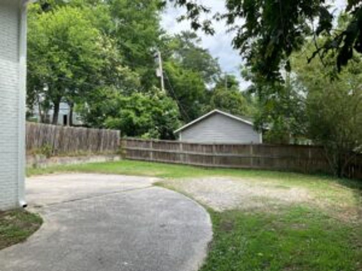 Columbia House: 1032 Lancaster St
