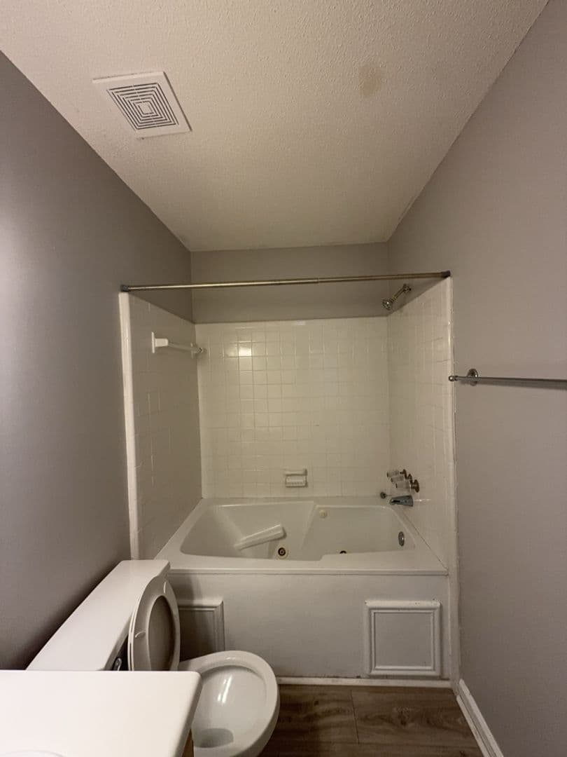 West Columbia House: 469 Coops Ct