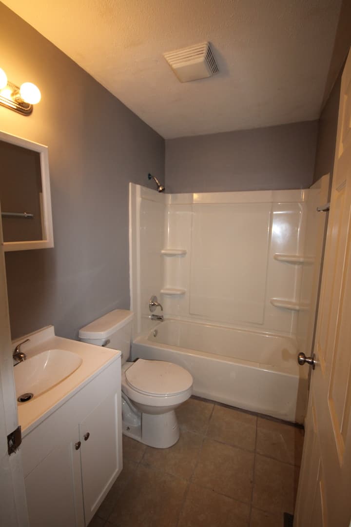 Chattanooga House: 305 N Moore Road