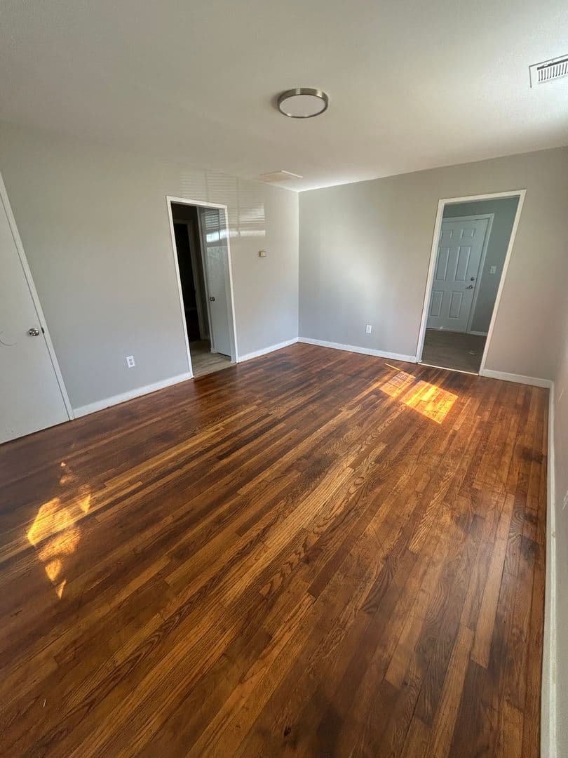 Augusta Apartment: 2547 & 2545 Dover Street