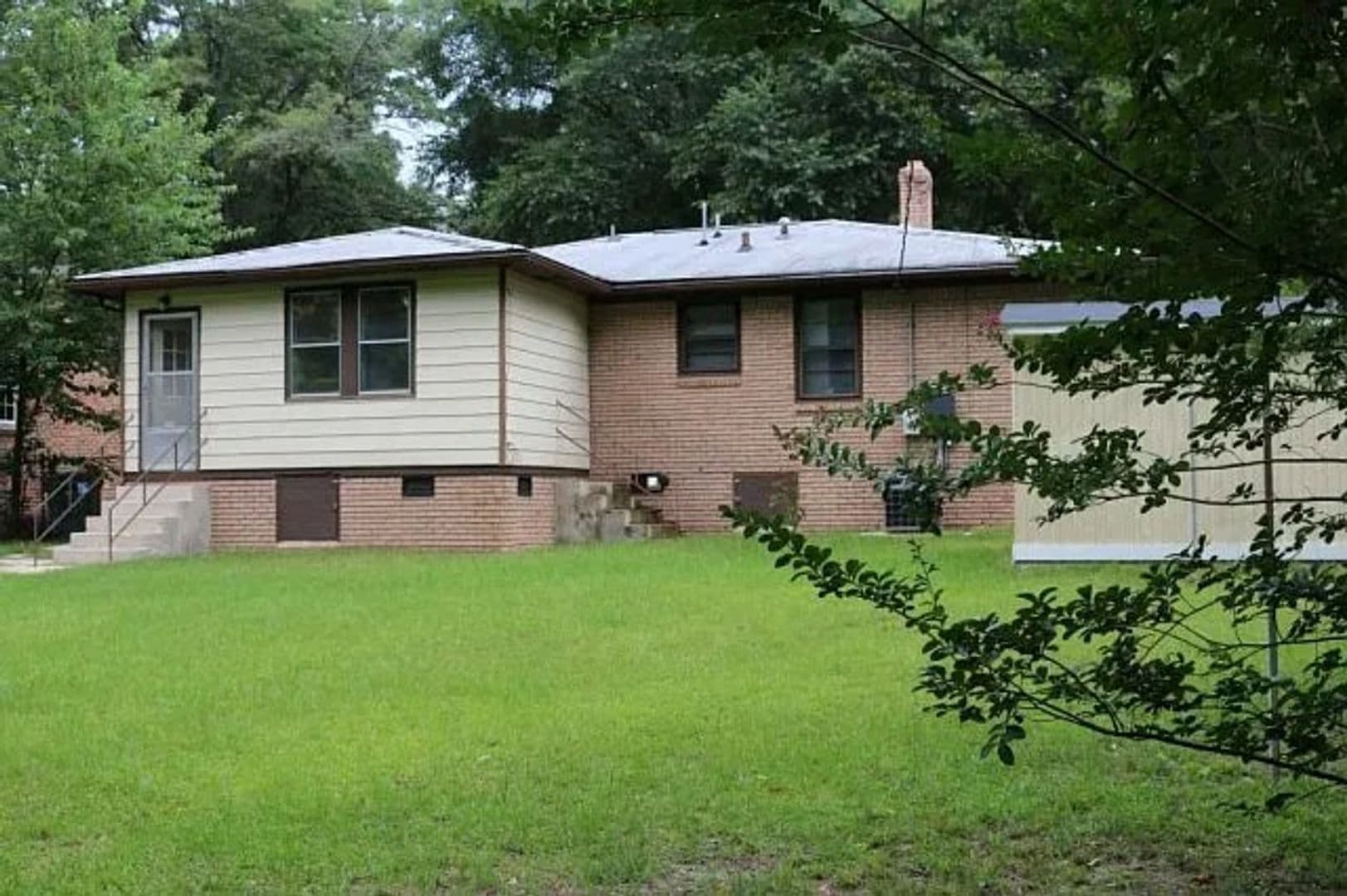 Columbia House: 949 Howard St