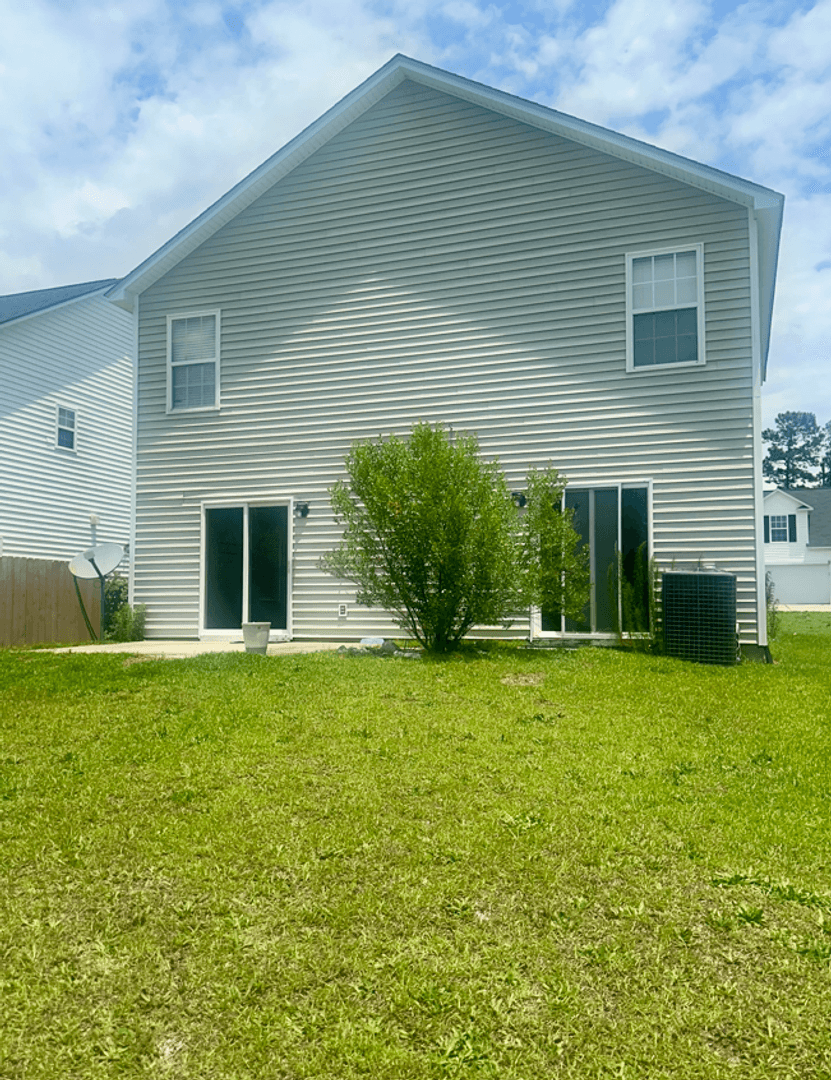 Lexington House: 420 Cape Jasmine Way