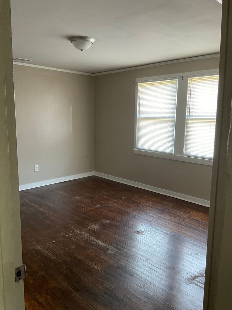 Augusta House: 2547 Miles St