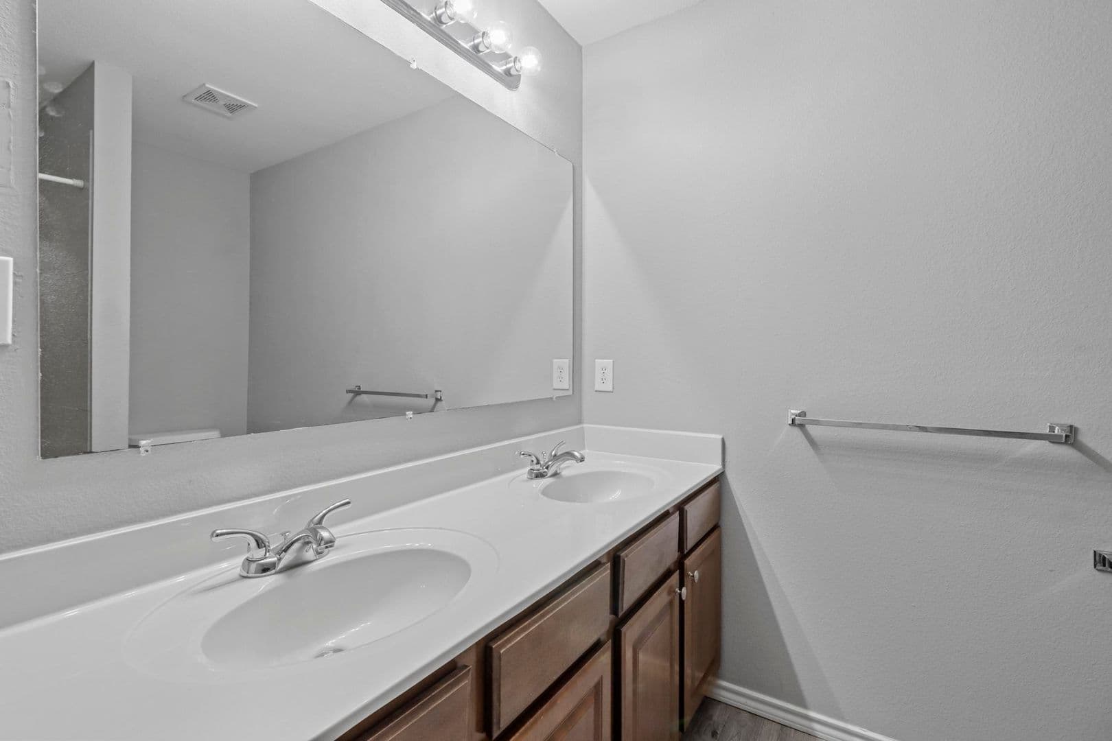 Princeton Apartment: 929-931 Parkplace Ridge
