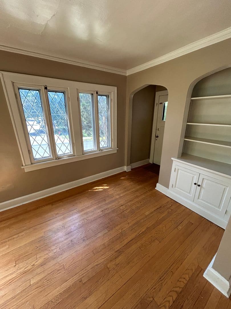 Kansas City Apartment: 5446 Charlotte St.