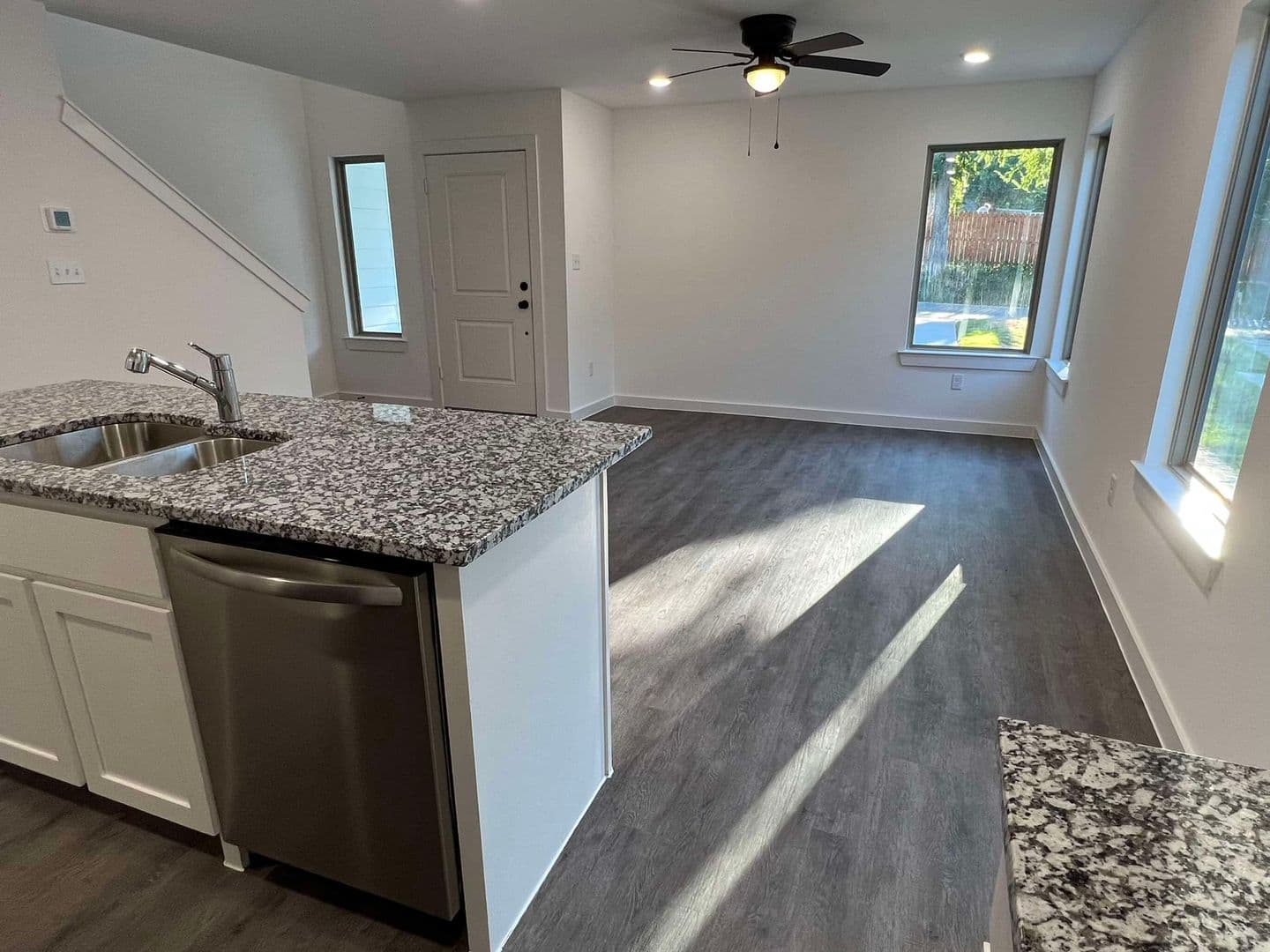 Denison Apartment: 2522-2524 South Fannin Avenue