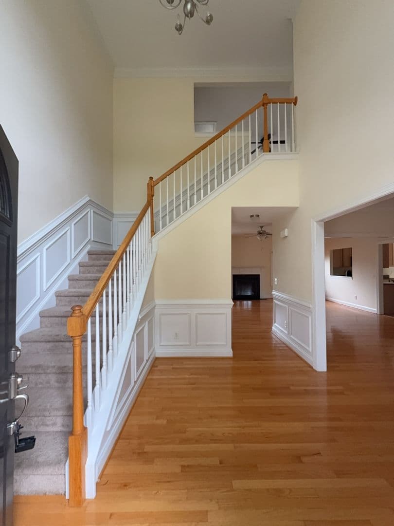 Lexington House: 105 Ridge Top Rd
