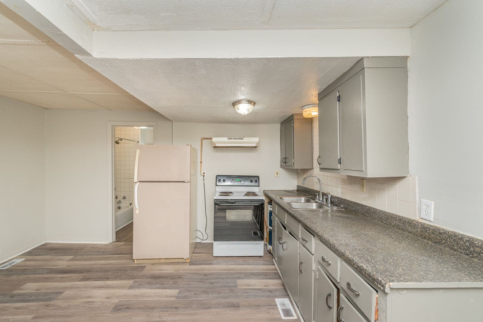 Augusta House: 2024 Clark St