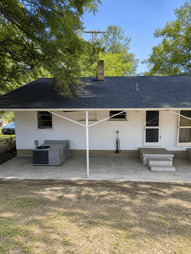 Columbia House: 525 Johnson Avenue