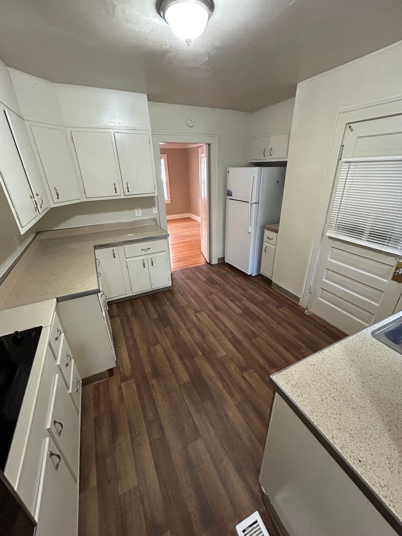 Kansas City Apartment: 5446 Charlotte St.