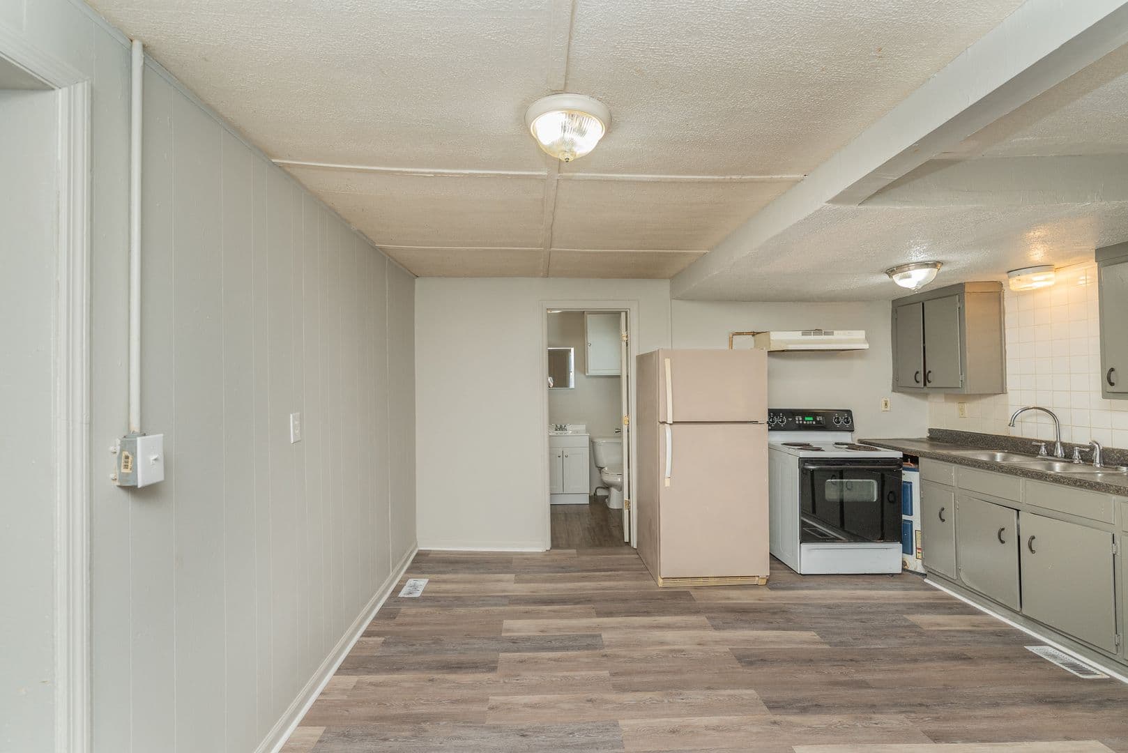 Augusta House: 2024 Clark St