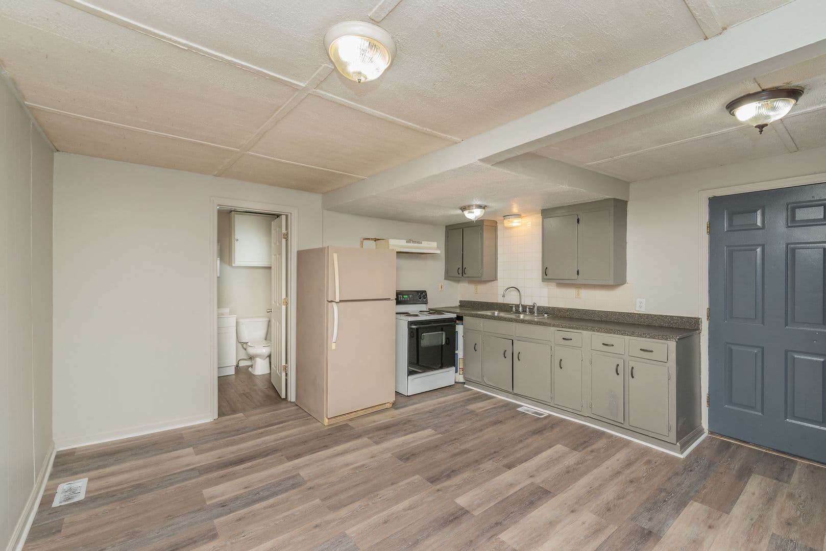 Augusta House: 2024 Clark St