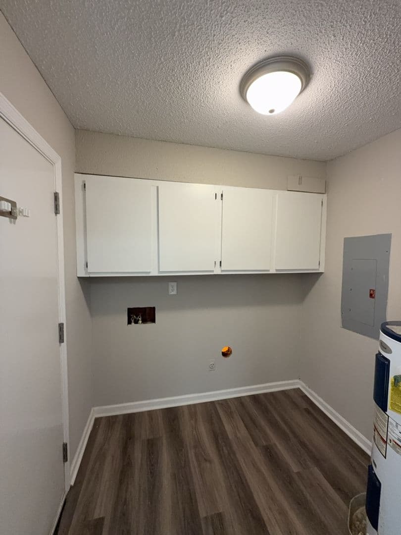 Cayce Townhome: Londonderry Sq