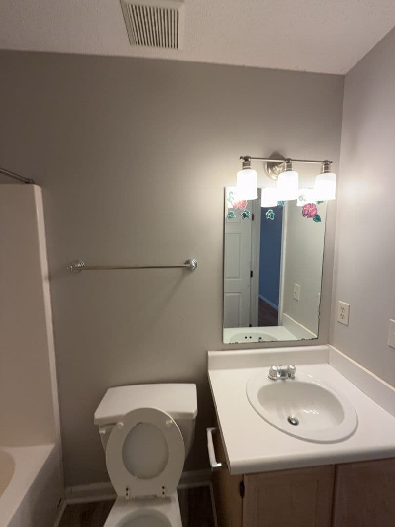 West Columbia House: 469 Coops Ct