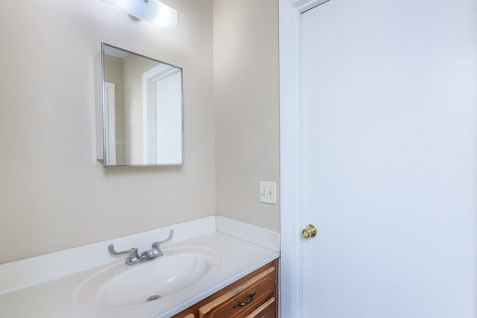 Woodbury Apartment: 103 S Ridge Dr