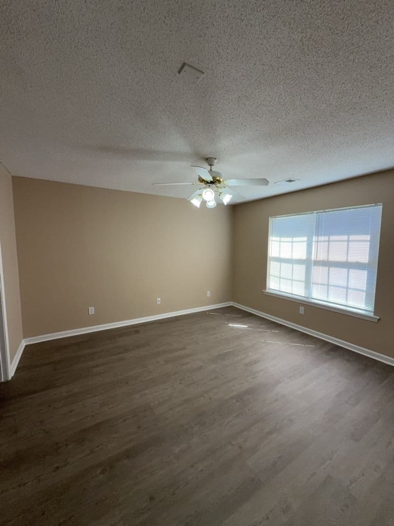 Columbia House: 515 Providence Crossing Dr