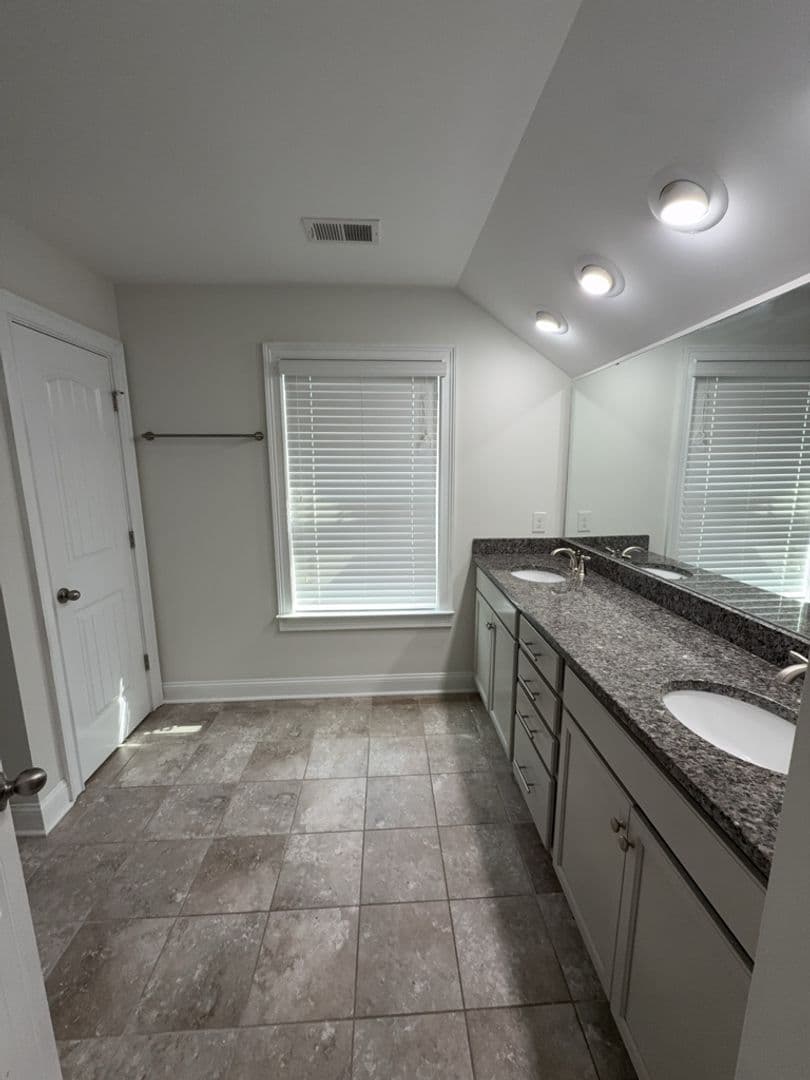 Elgin House: 234 Thacher Loop