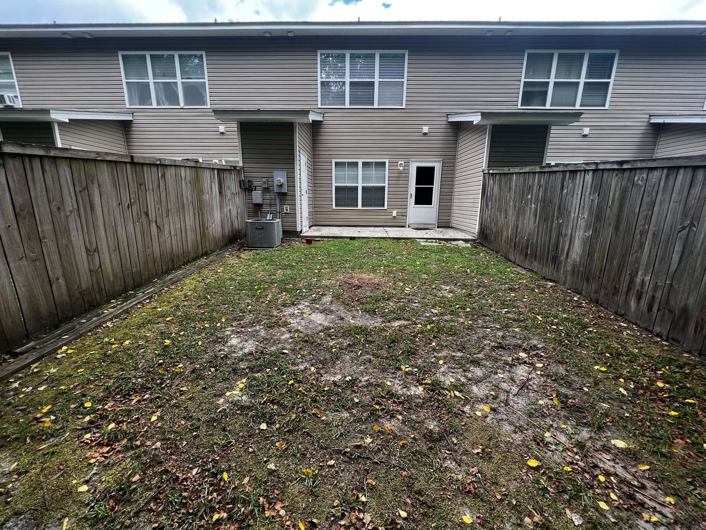 Summerville Townhome: 226 S Lamplighter Ln
