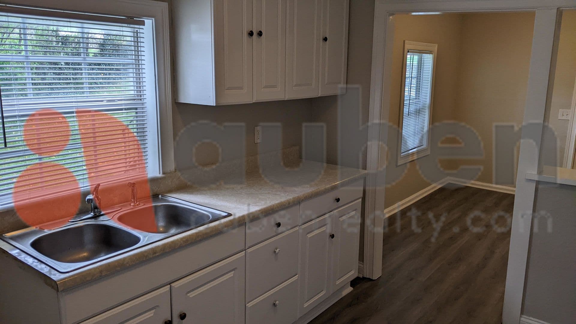 Rossville House: 110 Hogan Road