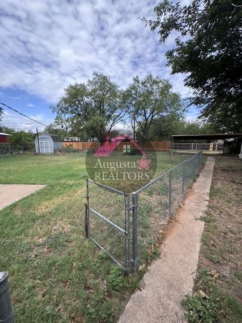 Abilene House: 2626 Garfield Avenue
