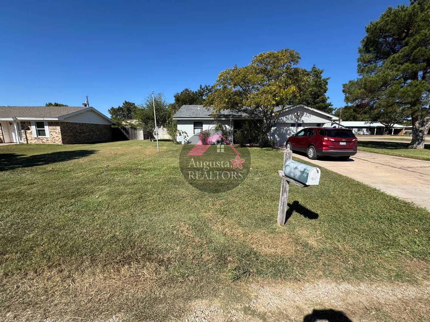 Clyde House: 914 Tanglewood Dr