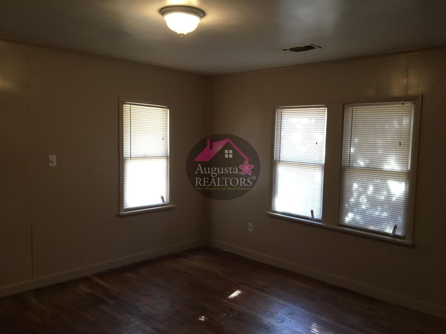 Abilene House: 1850 Chestnut St