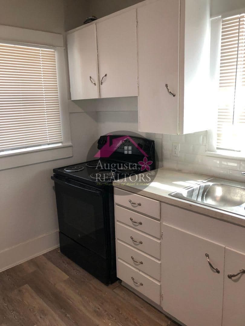 Coleman Apartment: 502 Cottonwood St.