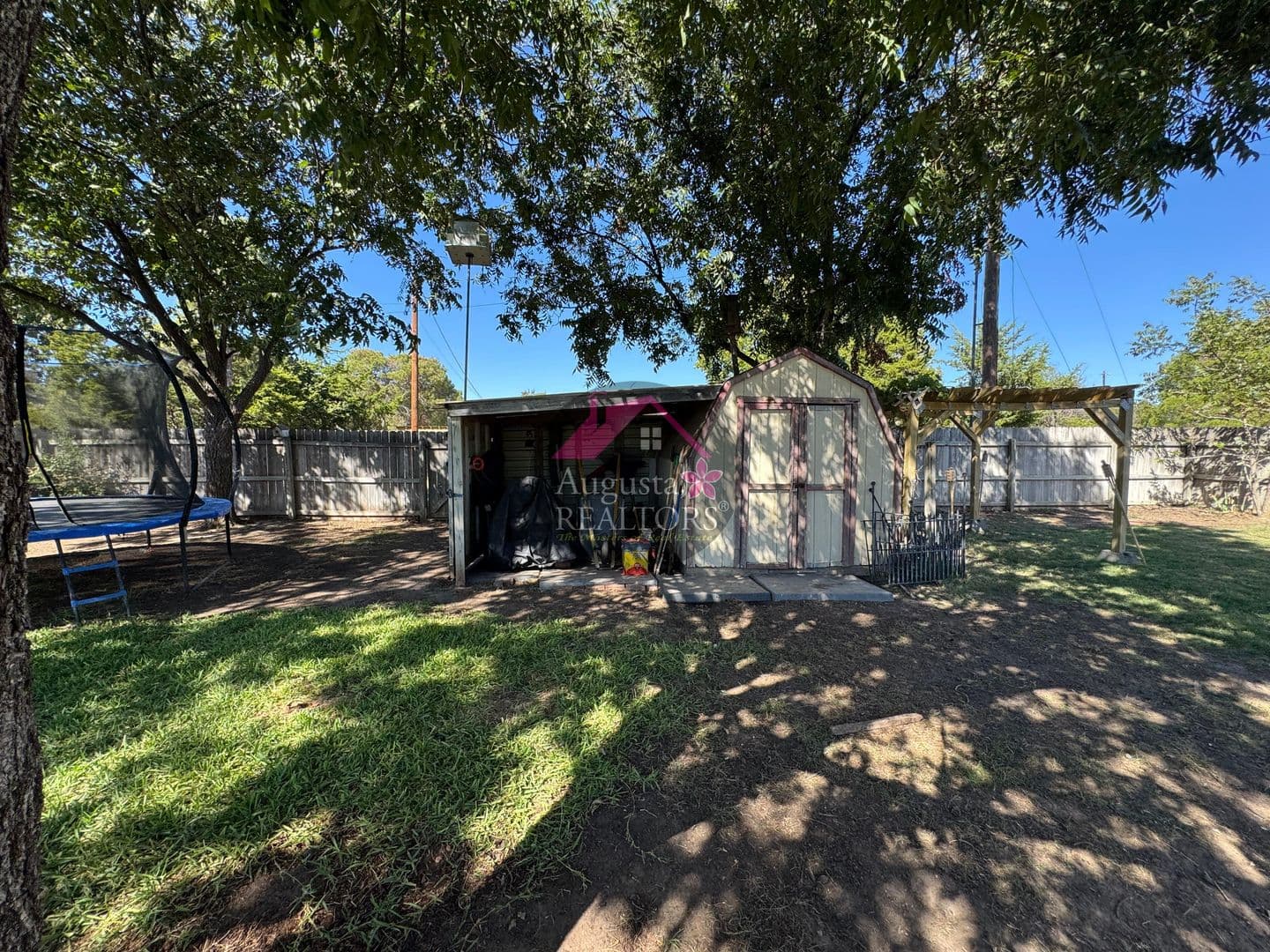 Clyde House: 914 Tanglewood Dr