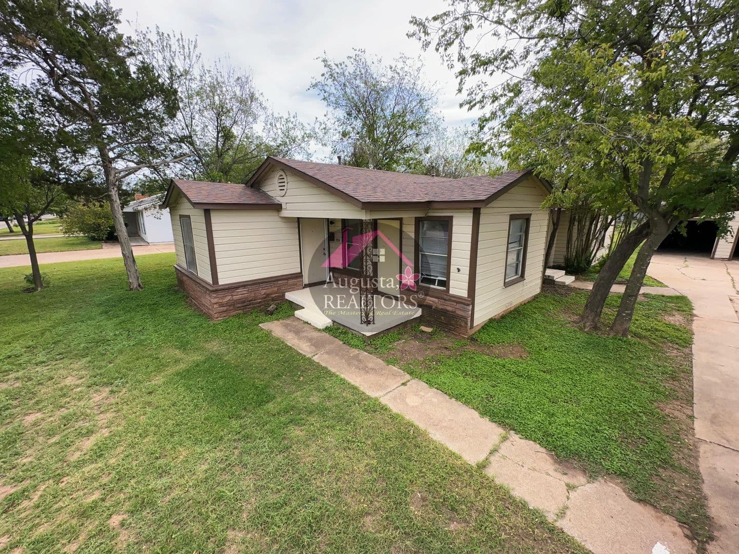 Abilene Apartment: 557/559 EN 21st