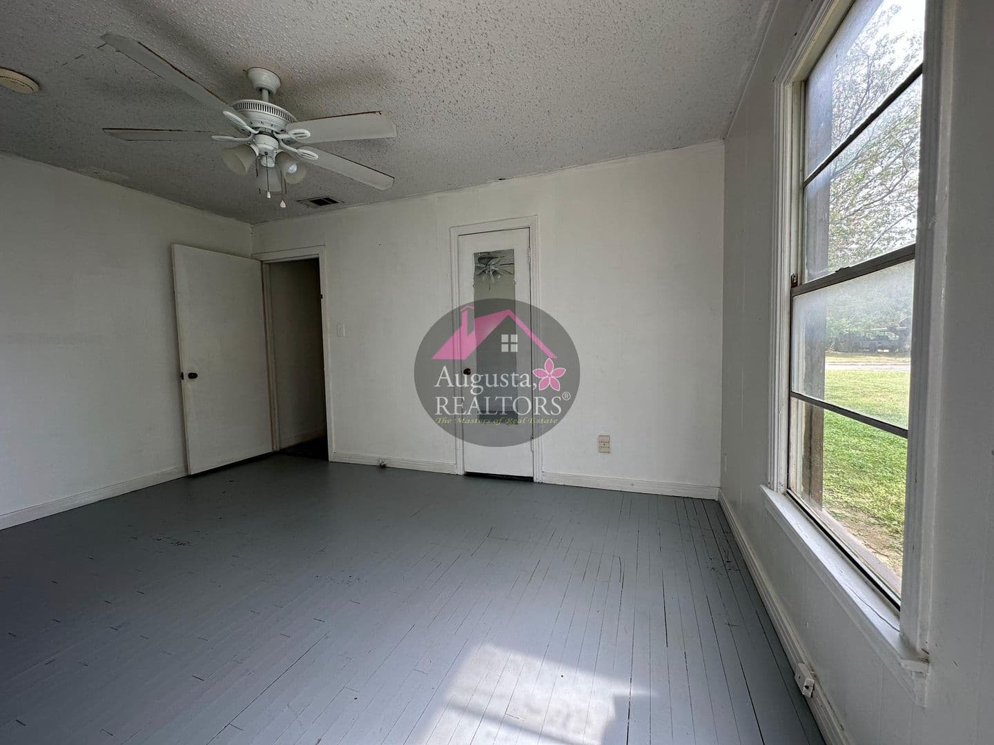 Abilene Apartment: 557/559 EN 21st