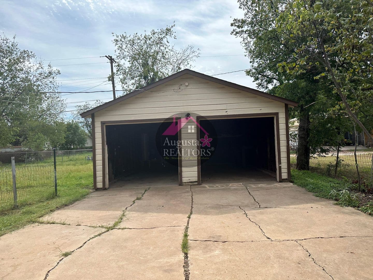Abilene Apartment: 557/559 EN 21st