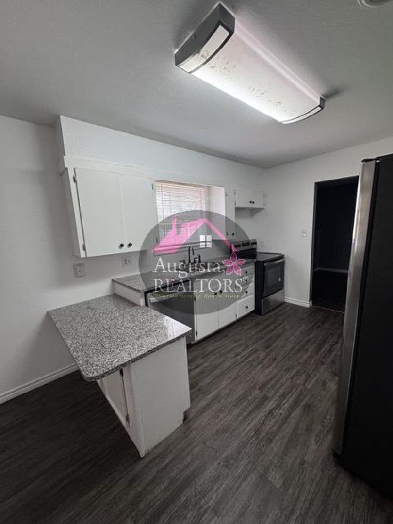 Abilene House: 2626 Garfield Avenue