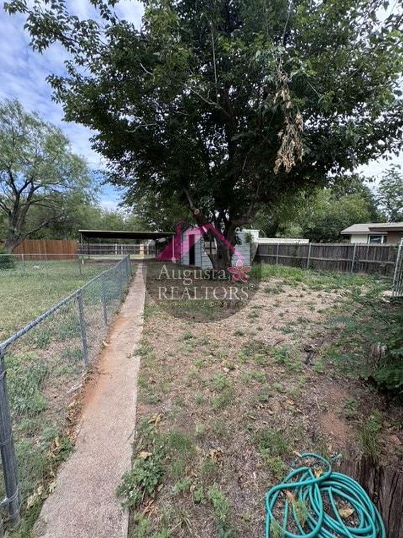 Abilene House: 2626 Garfield Avenue