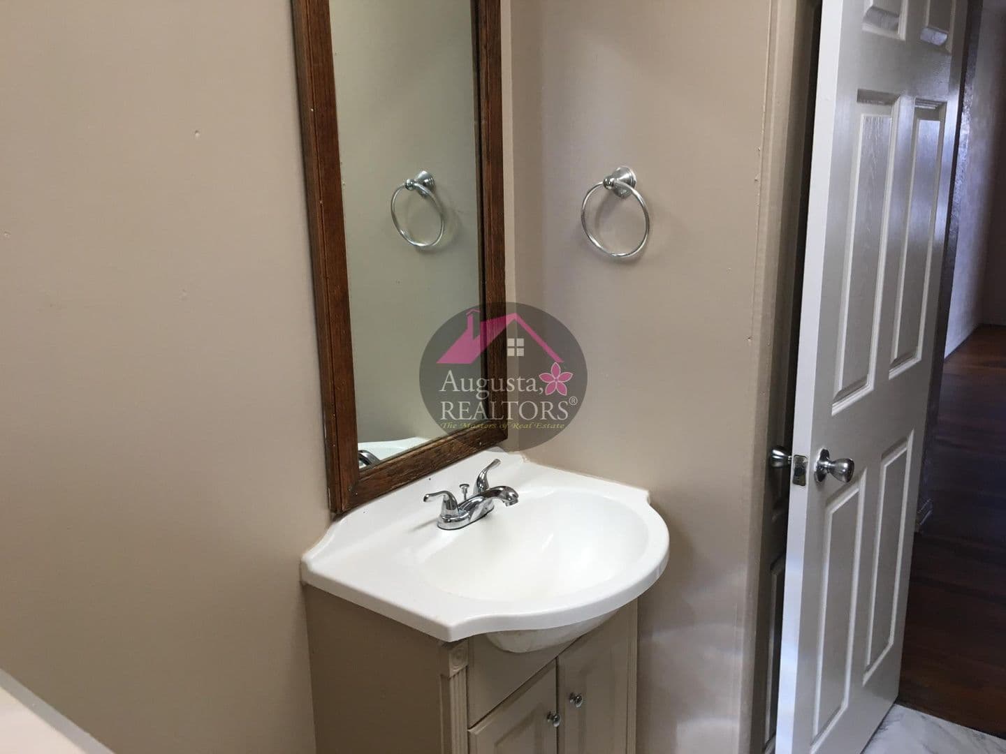 Abilene House: 1850 Chestnut St