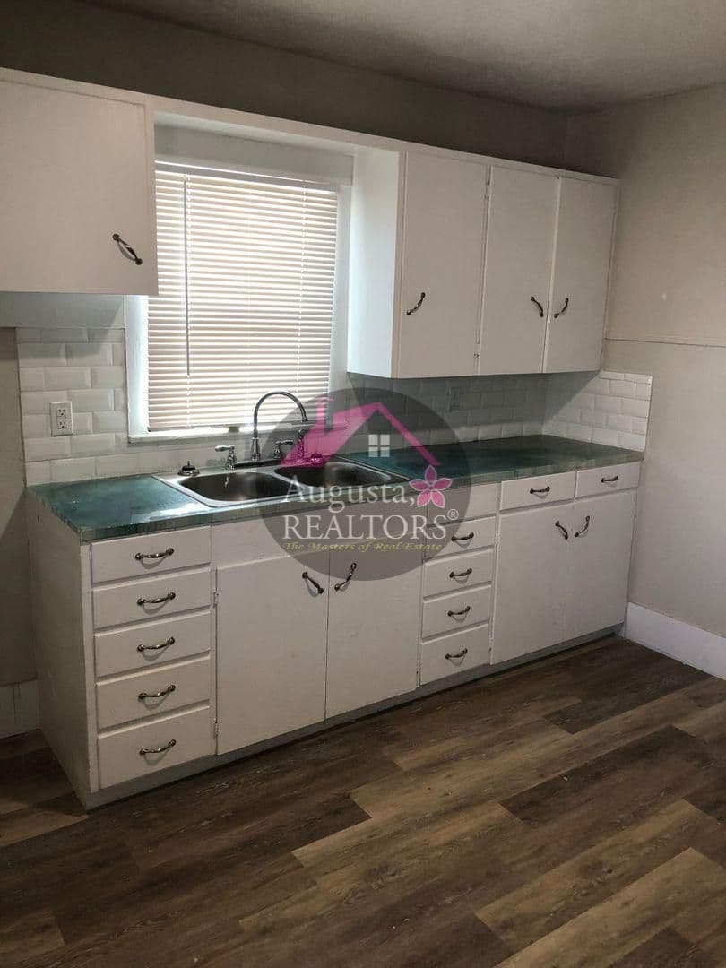 Coleman Apartment: 502 Cottonwood St.
