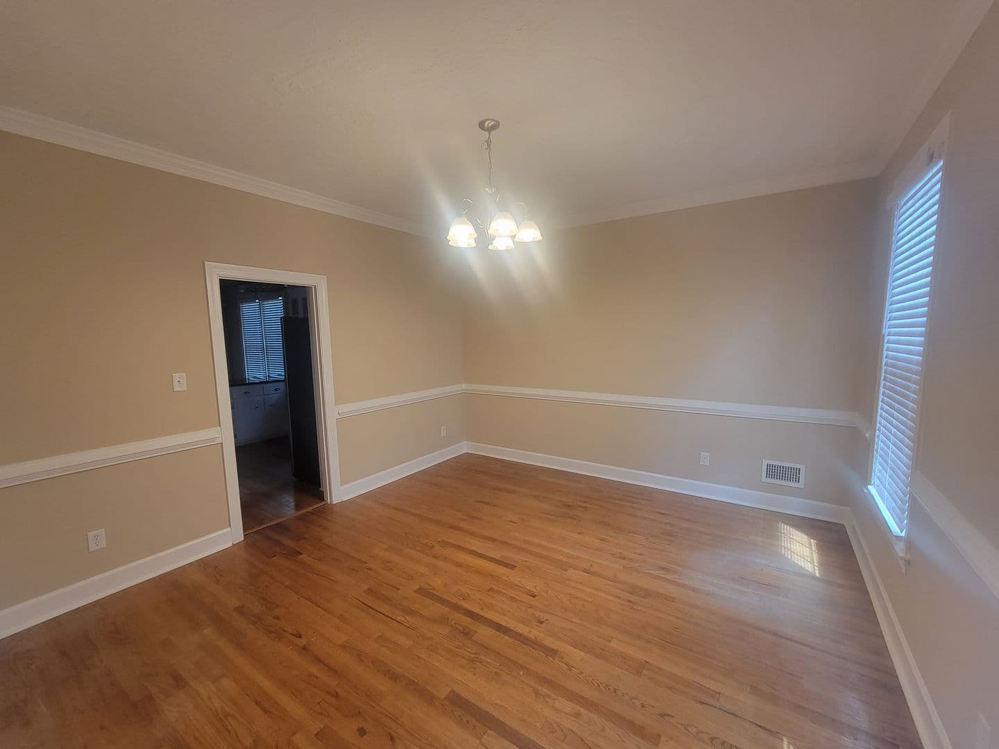 Martinez House: 288 Wakefield Ln S