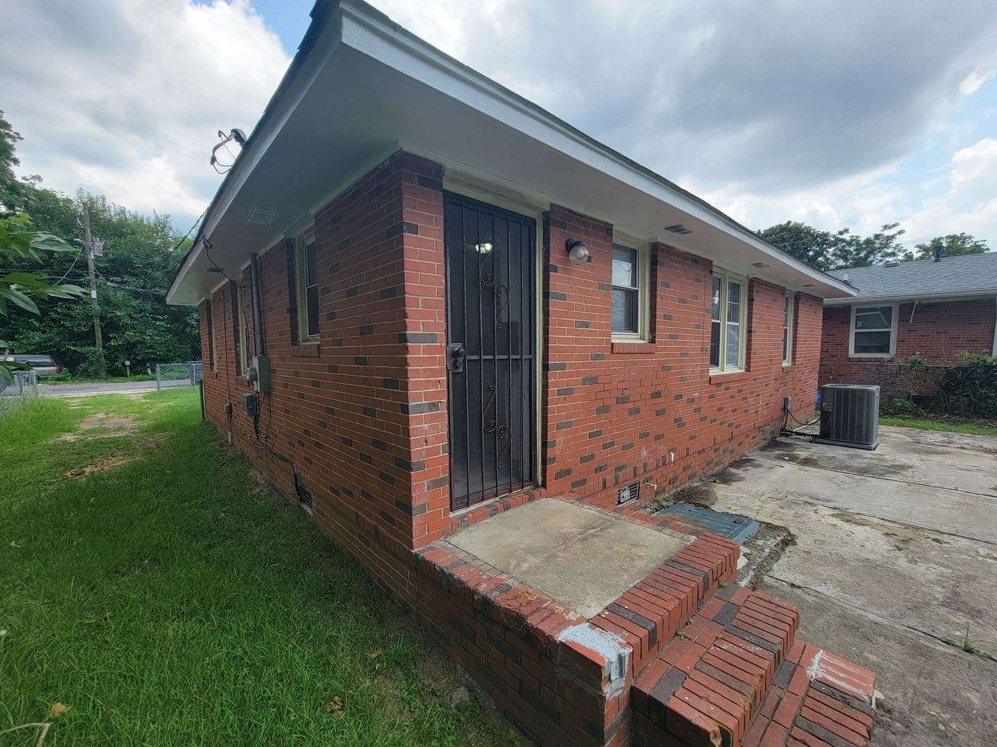 Augusta House: 2111 Dyer Street
