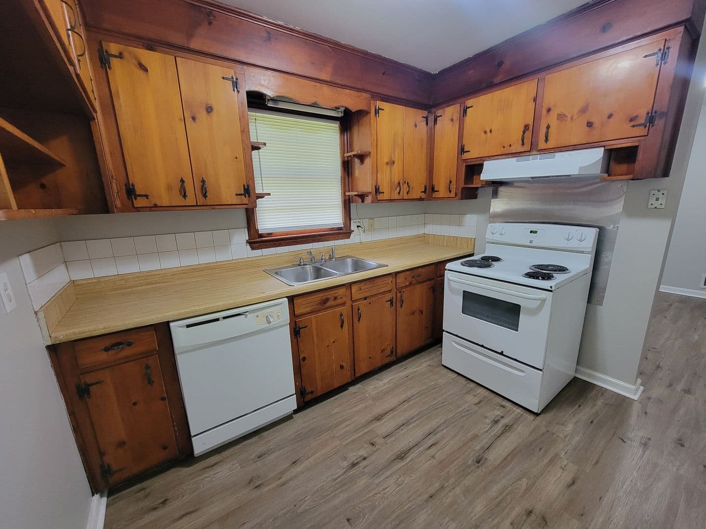 Augusta House: 2441 Dickey Rd