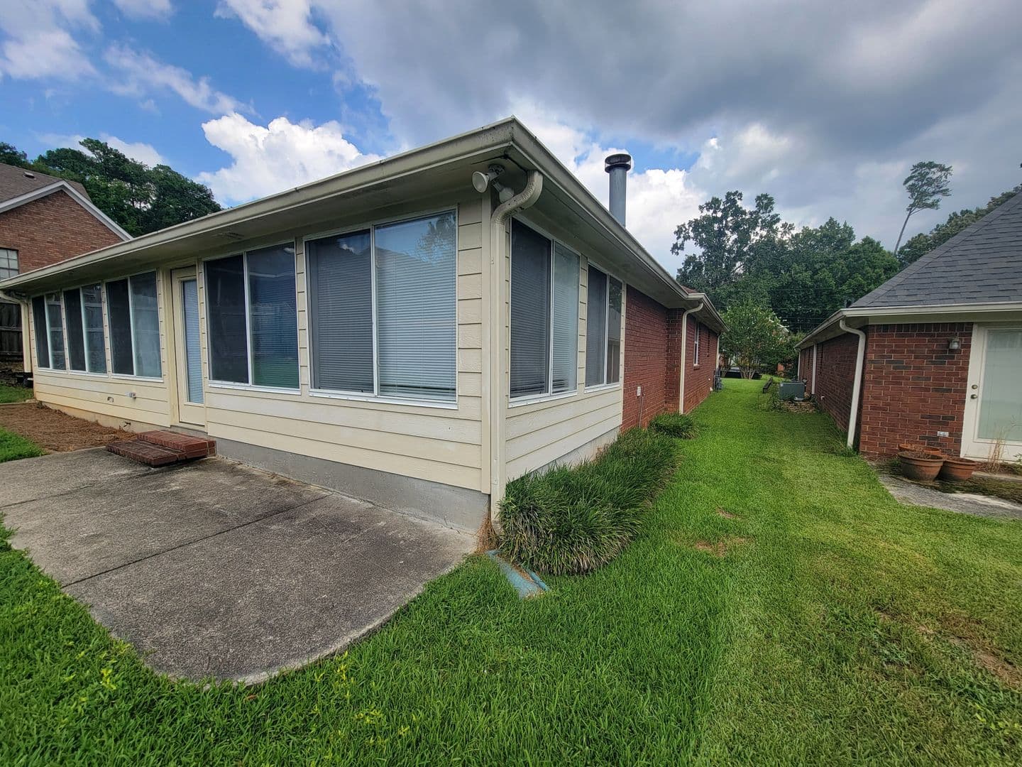 Augusta House: 2910 Pointewest Dr