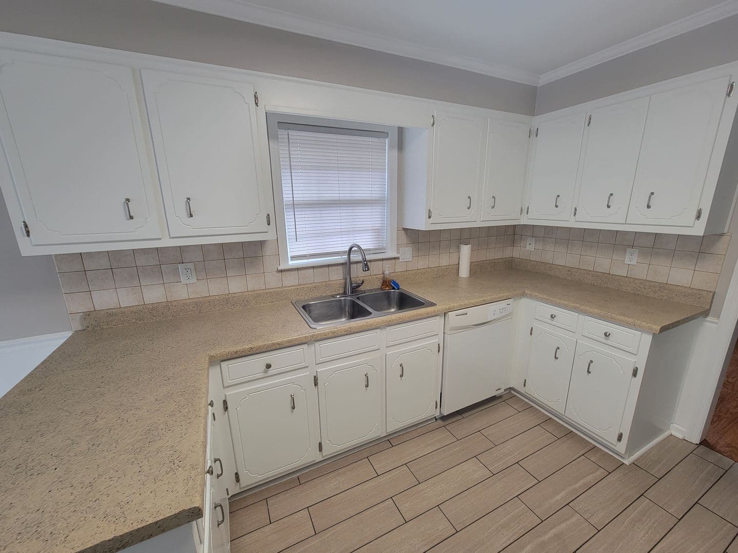 Augusta House: 2910 Pointewest Dr