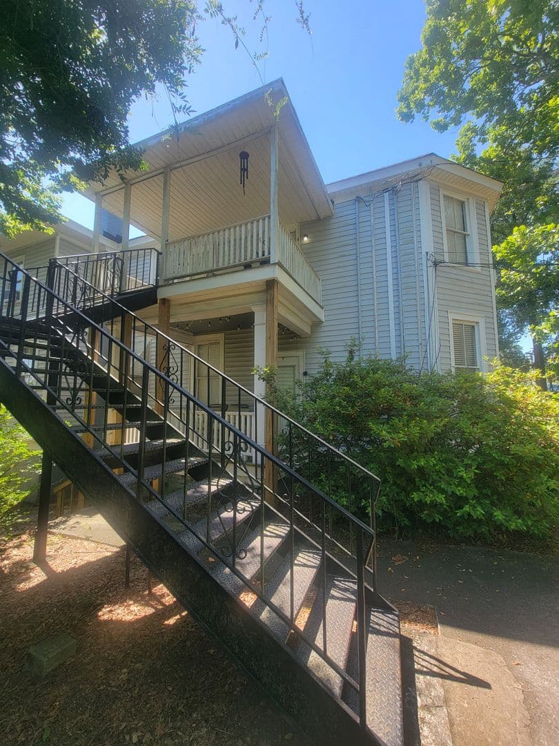 Augusta Apartment: 1330 Wingfield St