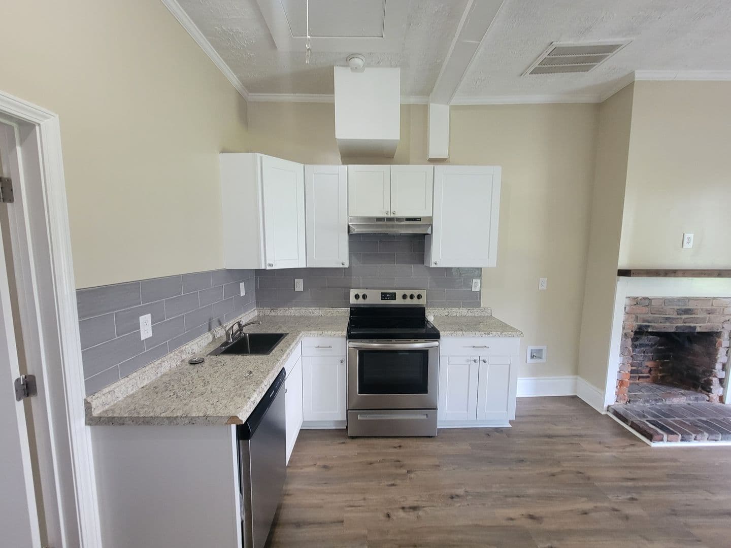 Augusta Apartment: 1824 Watkins Street